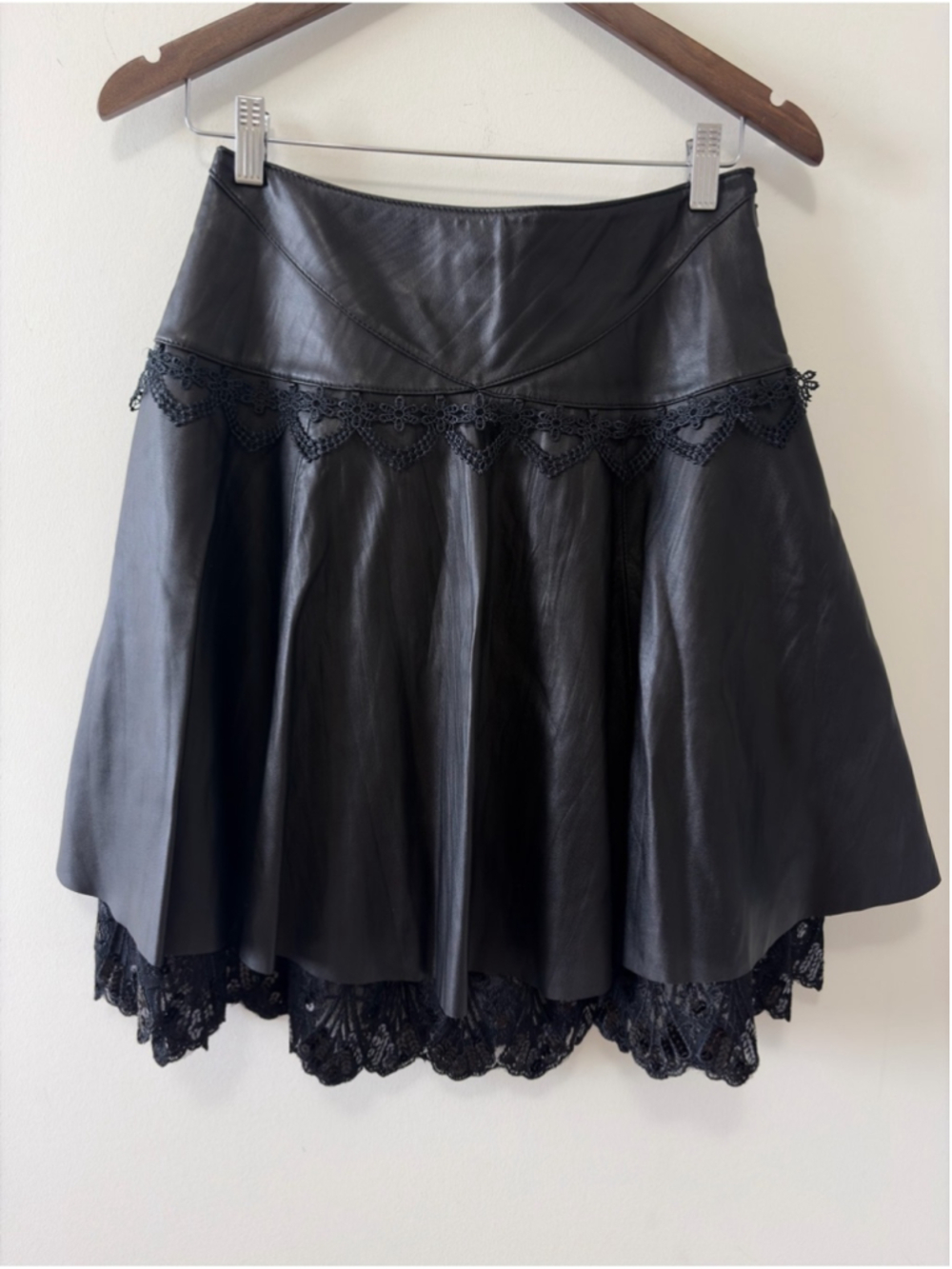Danier Genuine Leather Black Lace-Trim Skirt – Size 4